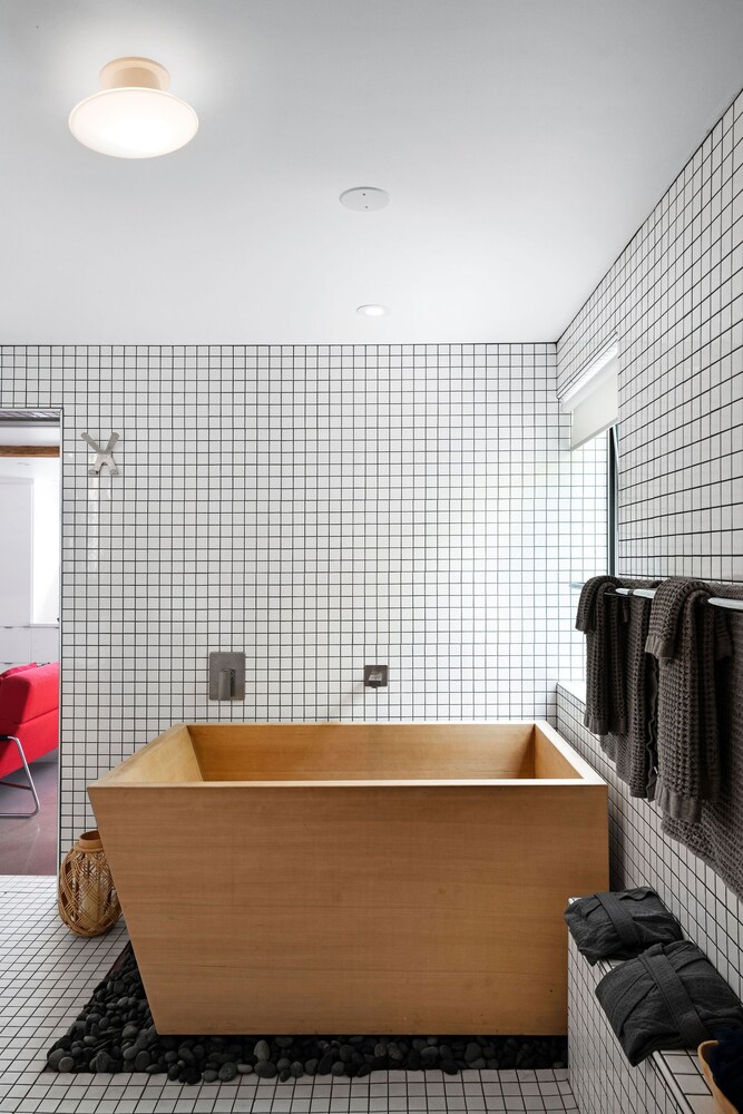 Dwell - Like Santa Barbara One Bedroom with Japanese Soaking Tub