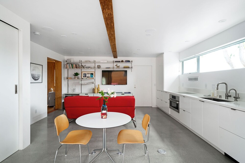 Dwell - Like Santa Barbara One Bedroom with Japanese Soaking Tub