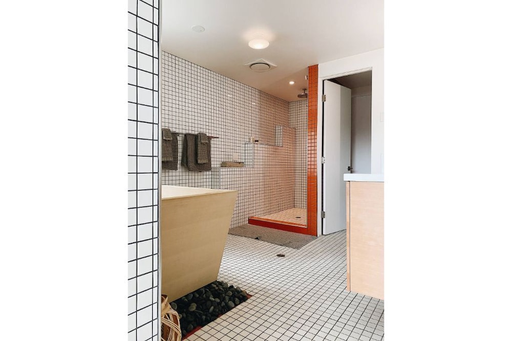 Dwell - Like Santa Barbara One Bedroom with Japanese Soaking Tub