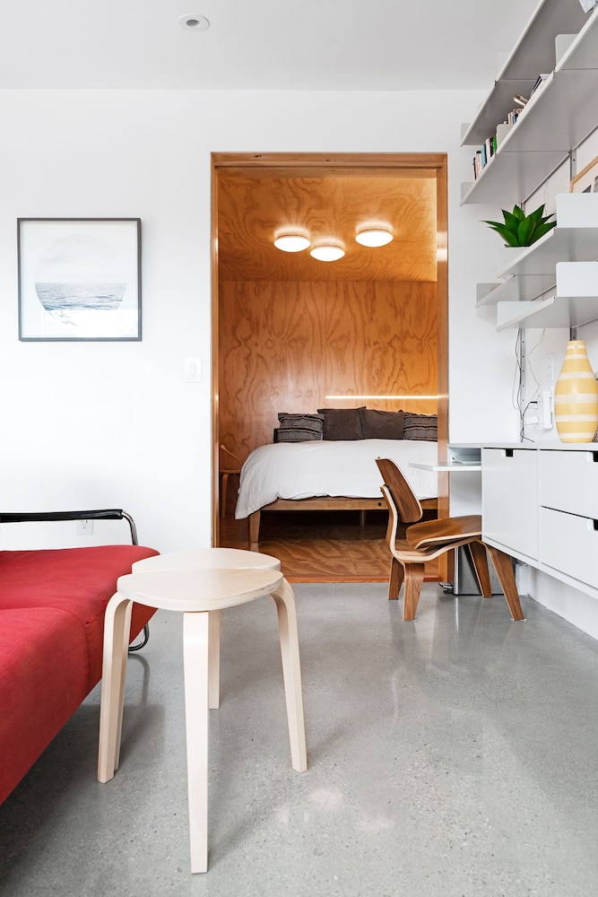 Dwell - Like Santa Barbara One Bedroom with Japanese Soaking Tub