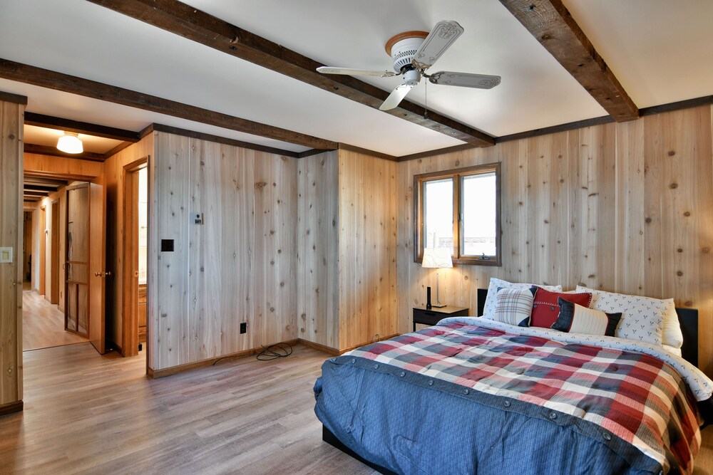 1,000 feet of frontage and 20+ acres of privacy awaits you, Solon