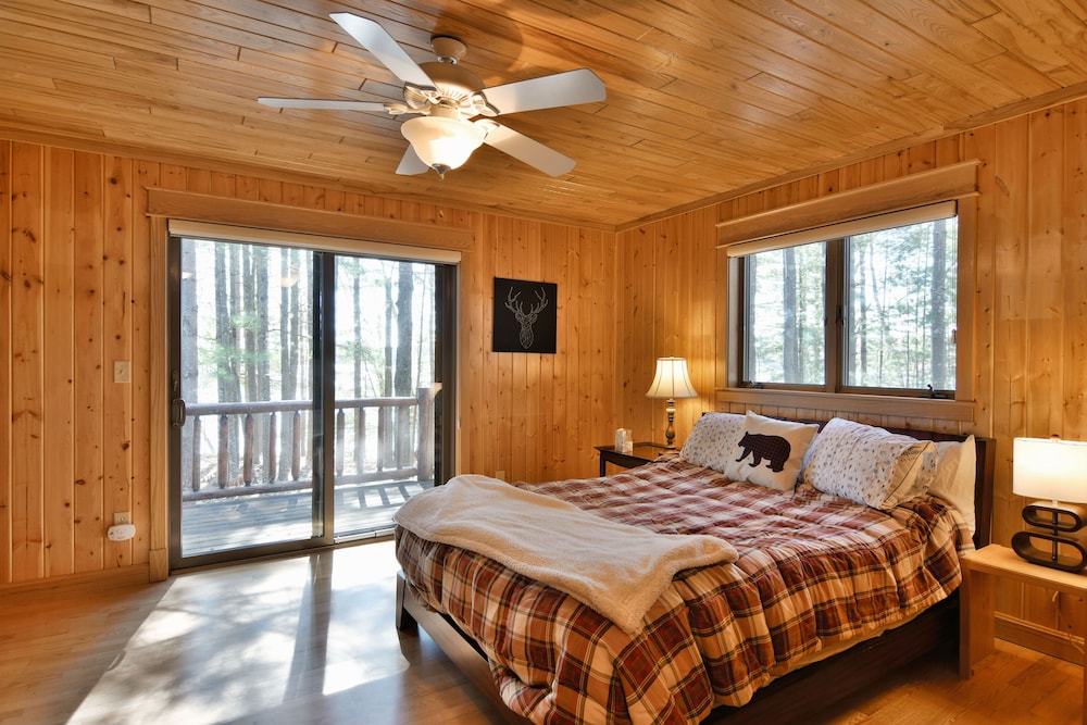 1,000’ of frontage and 20 acres on Middle Eau Claire Lake Barnes Vrbo