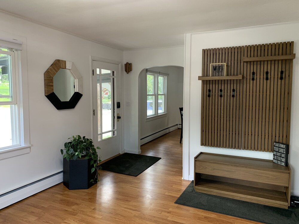 CHIC DOWNTOWN COTTAGE ★UBER WALKABLE ★HOT TUB ★PET FRIENDLY