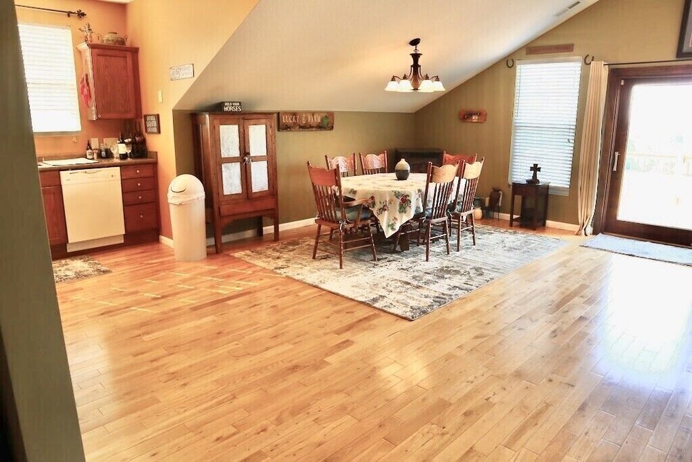 Beautiful Mountain Views on 35 Acre Horse Farm!