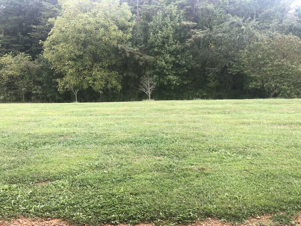 Beautiful Mountain Views on 35 Acre Horse Farm!