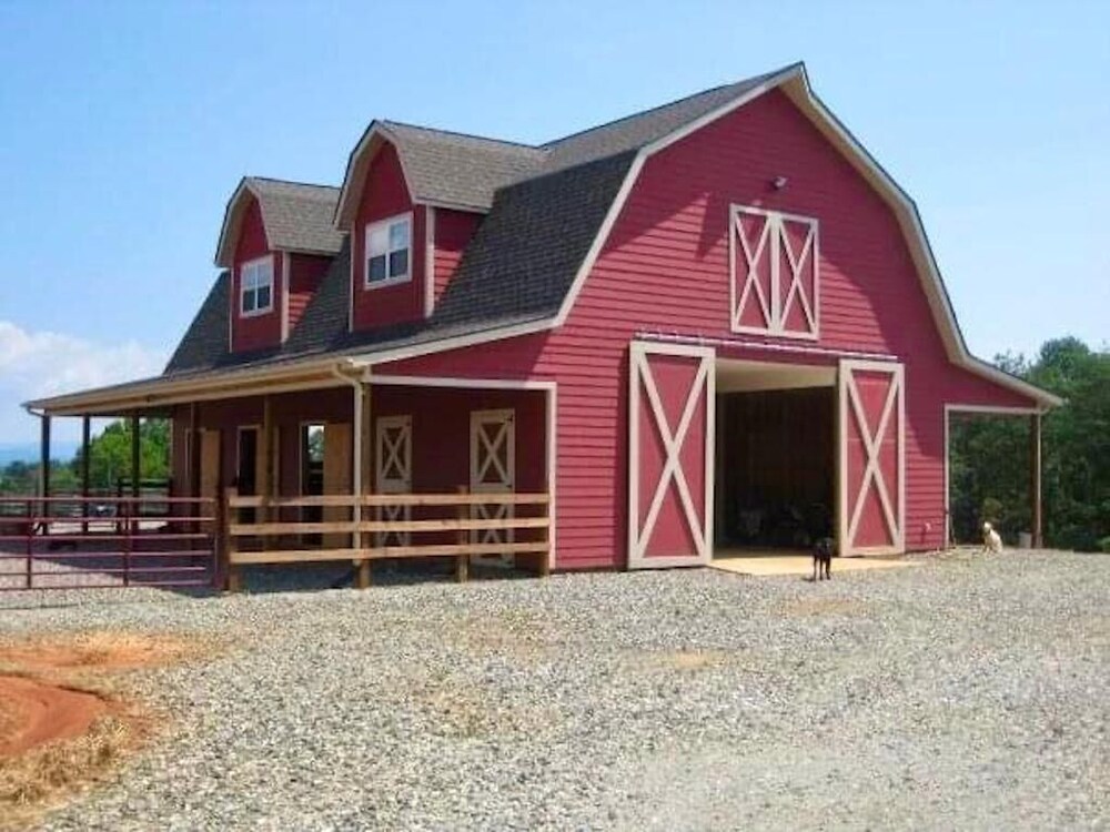 Beautiful Mountain Views on 35 Acre Horse Farm!