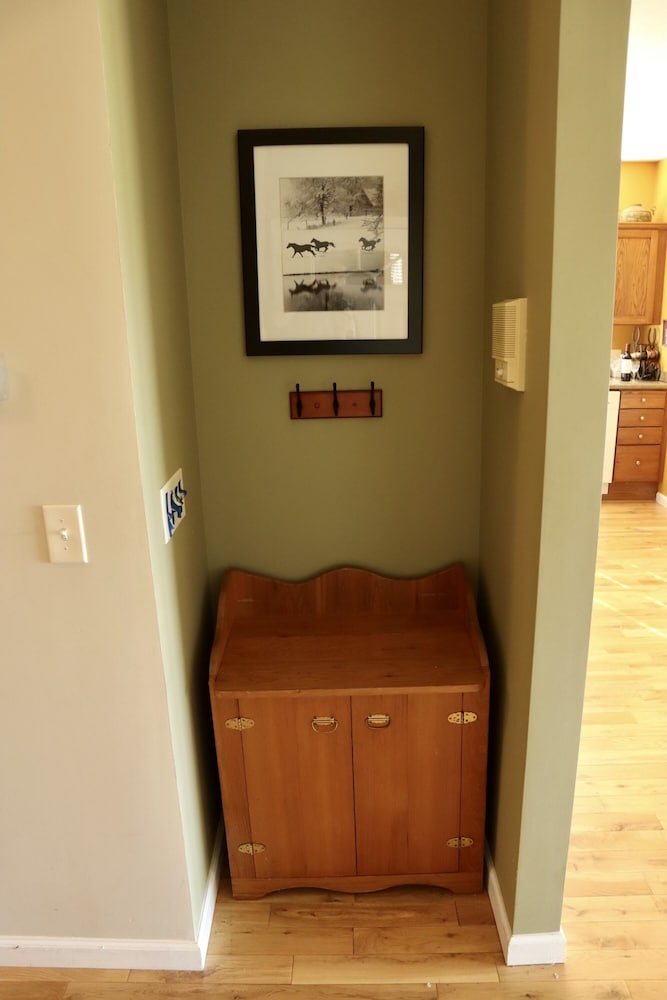 Beautiful Mountain Views on 35 Acre Horse Farm!