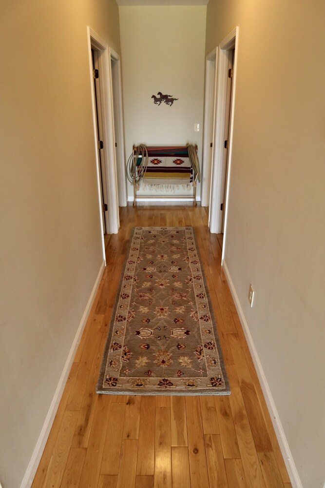 Beautiful Mountain Views on 35 Acre Horse Farm!