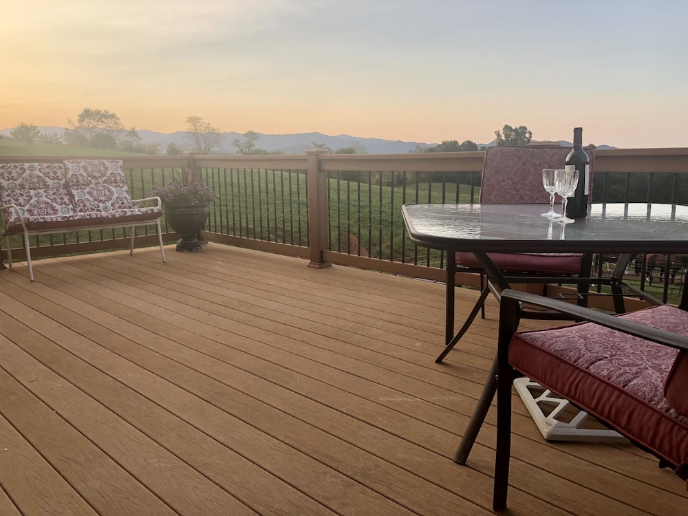 Beautiful Mountain Views on 35 Acre Horse Farm!