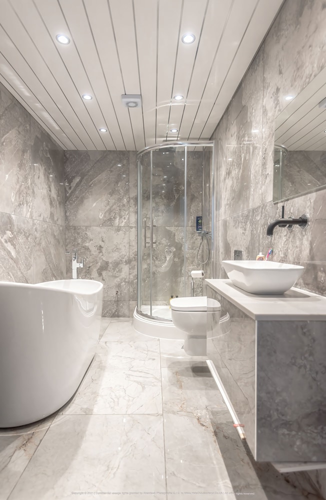 Bathroom, Beautiful Modern Open Plan Living With Hot Tub