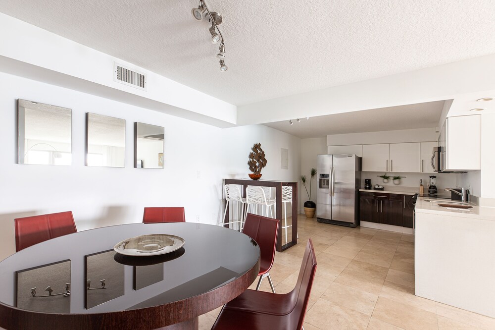 Spacious 1 Bedroom-1 Bathroom with Terrace Steps Away from Bal Harbour Beach