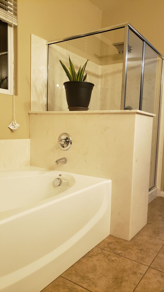 🔥 86"tv, Inflatable jacuzzi, Pool table and Grill