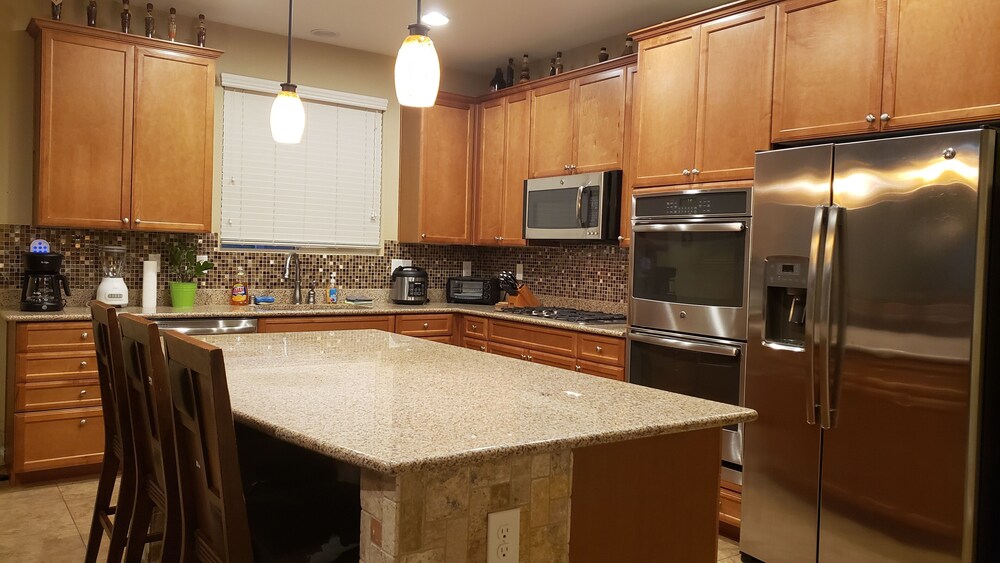 🔥 86"tv, Inflatable jacuzzi, Pool table and Grill