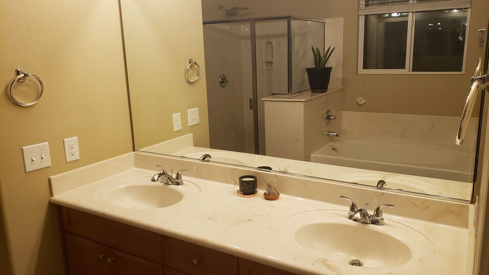 🔥 86"tv, Inflatable jacuzzi, Pool table and Grill