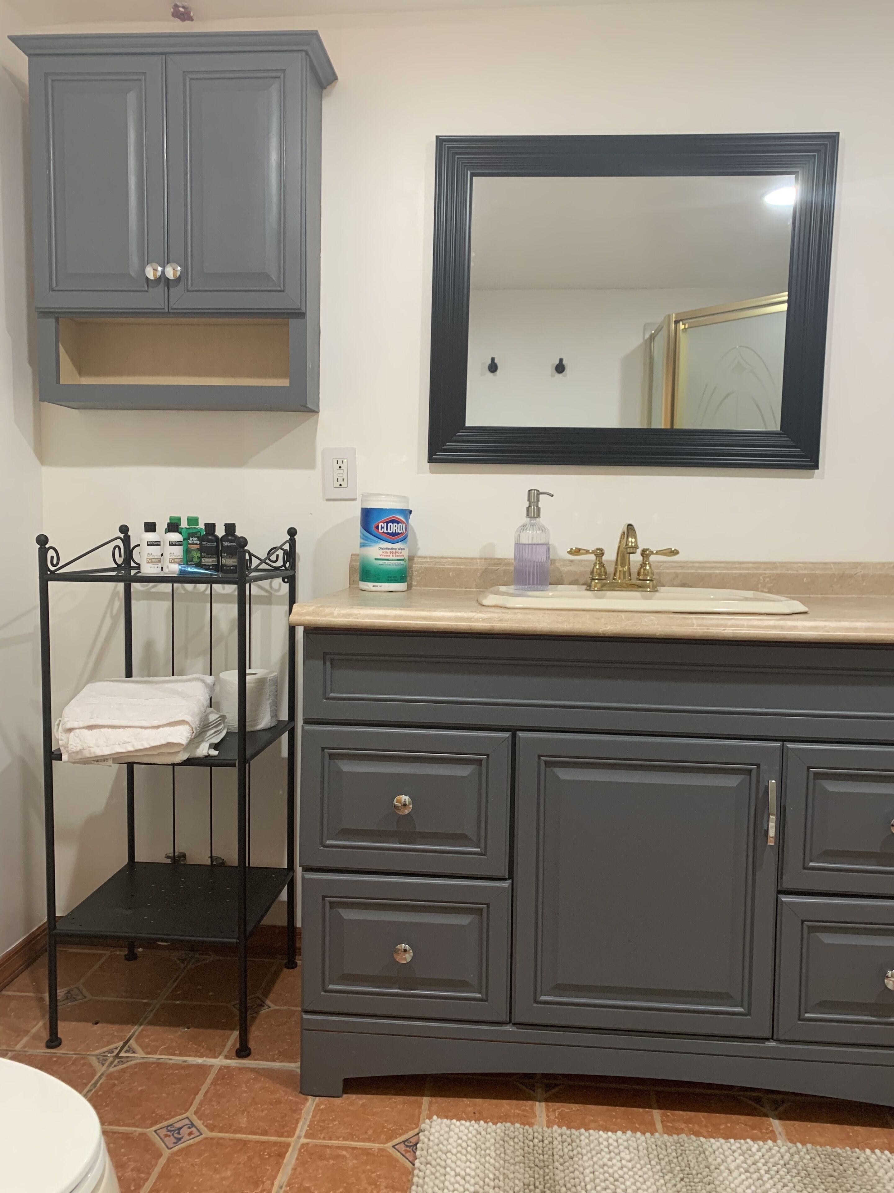 Stratford Guest Suite- private bathroom and entry in Stratford, United States