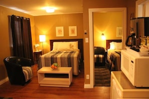 Deluxe Cabin, 2 Bedrooms | Desk, laptop workspace, free WiFi, bed sheets