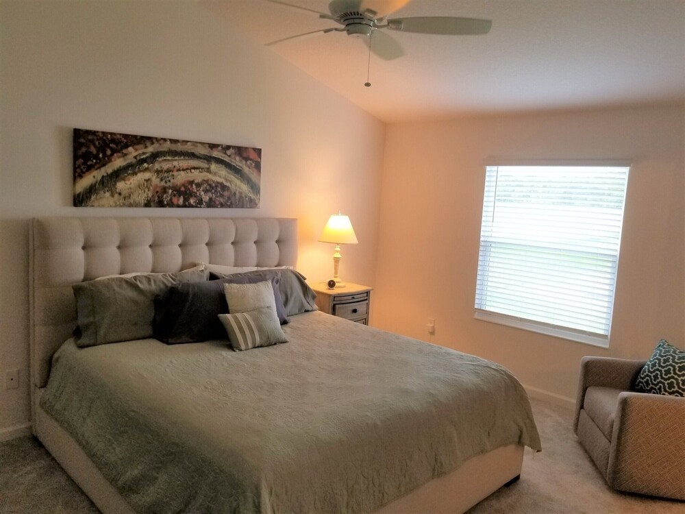 Come enjoy The Village of Monarch Grove in your contemporary patio