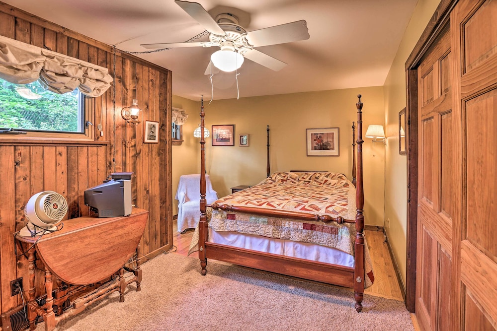 NEW! Serene Lodi Escape w/ Deck Boat, Hike & Sip!, Lodi, NY Vacation