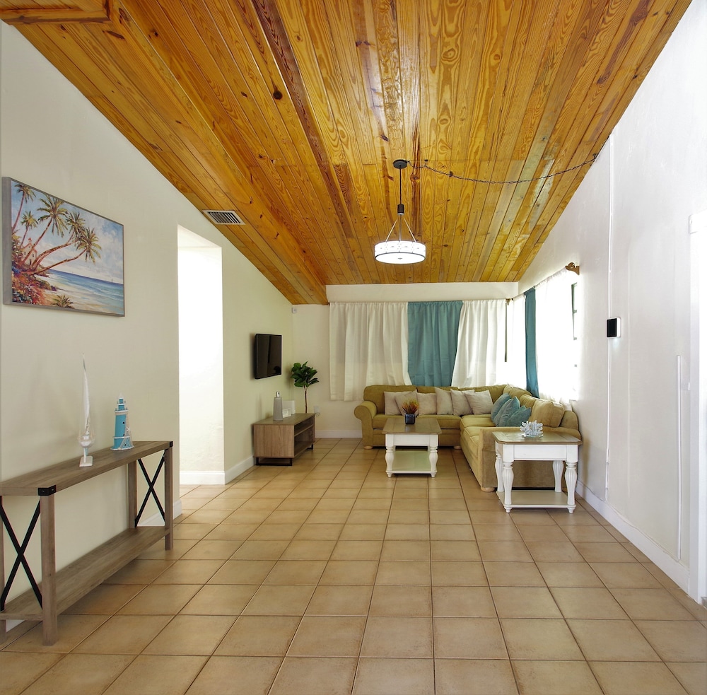 Cozy Home Minutes From the Beach with Relaxing grounds, Tiki Hut & Heated Pool!