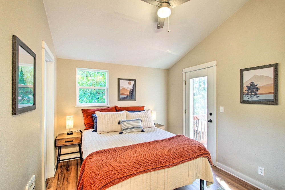 Island Escape with Private Beach! Anderson Island Vrbo