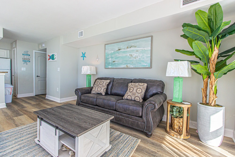 Immaculate Oceanfront 2 Bedroom, 2 Bath with Incredible Views! Carolinian 1733