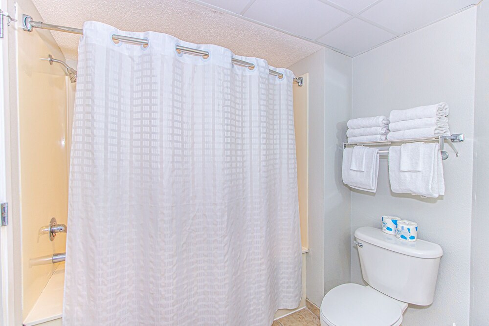 Immaculate Oceanfront 2 Bedroom, 2 Bath with Incredible Views! Carolinian 1733