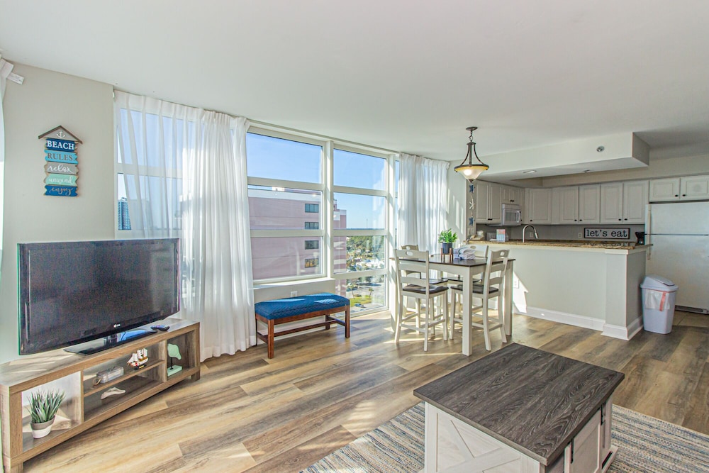 Immaculate Oceanfront 2 Bedroom, 2 Bath with Incredible Views! Carolinian 1733