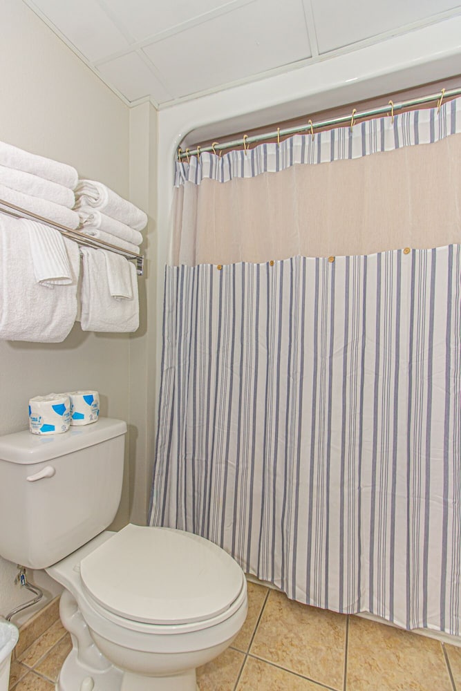 Immaculate Oceanfront 2 Bedroom, 2 Bath with Incredible Views! Carolinian 1733