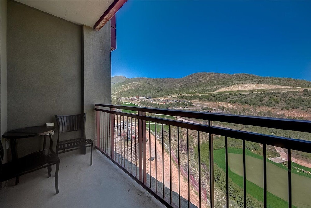 Ski-in/Ski-out Grand Summit Condo Hotel - Sleeps 10!!!!