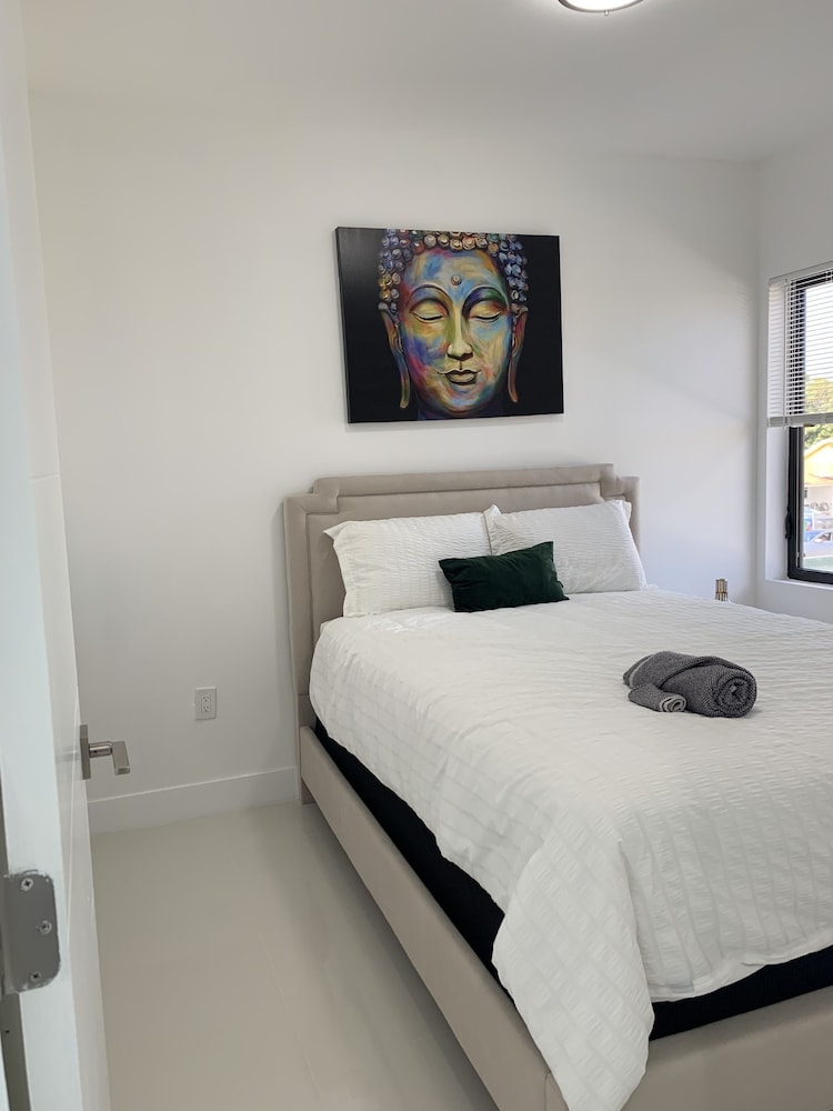 2BD Adorable Apt mins fromWynwood, Design District, & Beaches!