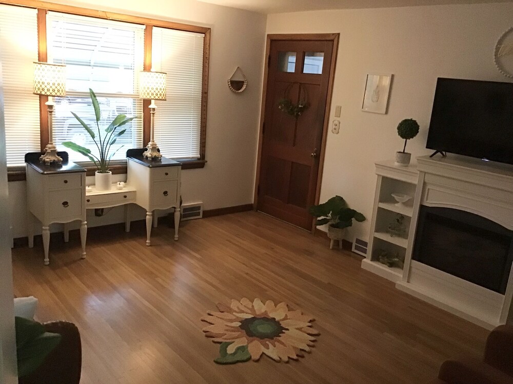 Little Italy / Hyde Park in Niagara Falls , New York , USA Niagara