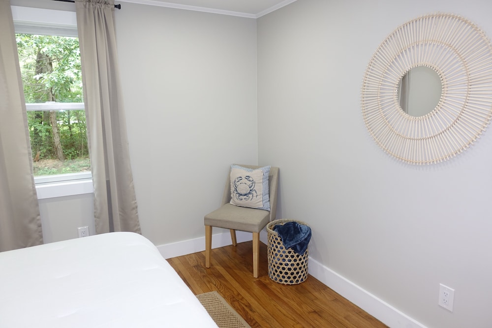 Room, The Heart of Cape Cod - 3 bed  2 bath Hyannis Cottage