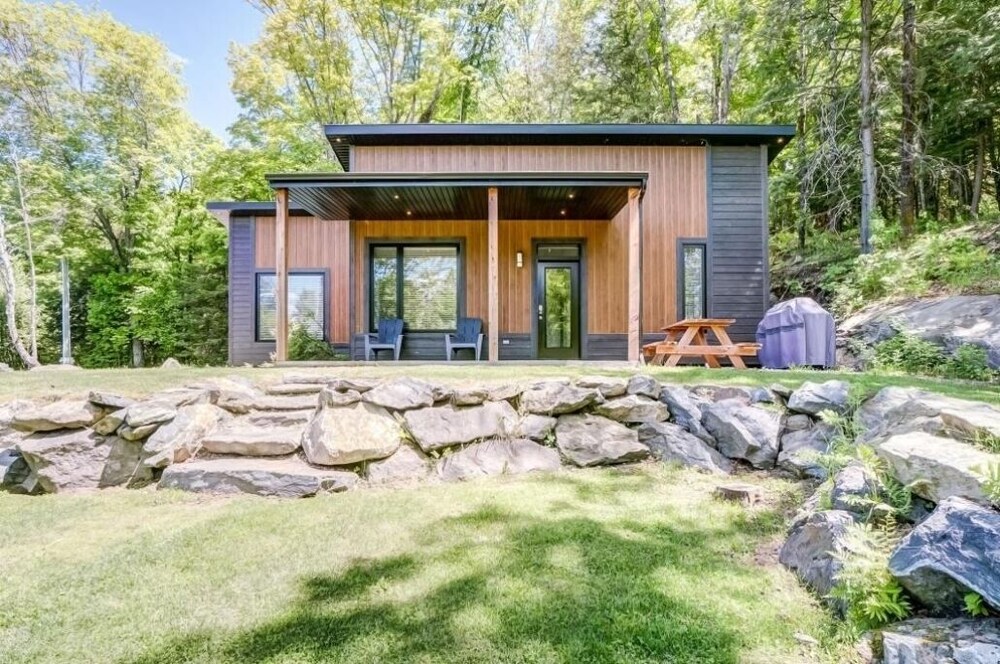 Waterfront Luxury chalet IILac Simon, Chénéville, QC Vacation Rental Cottage ByOwner