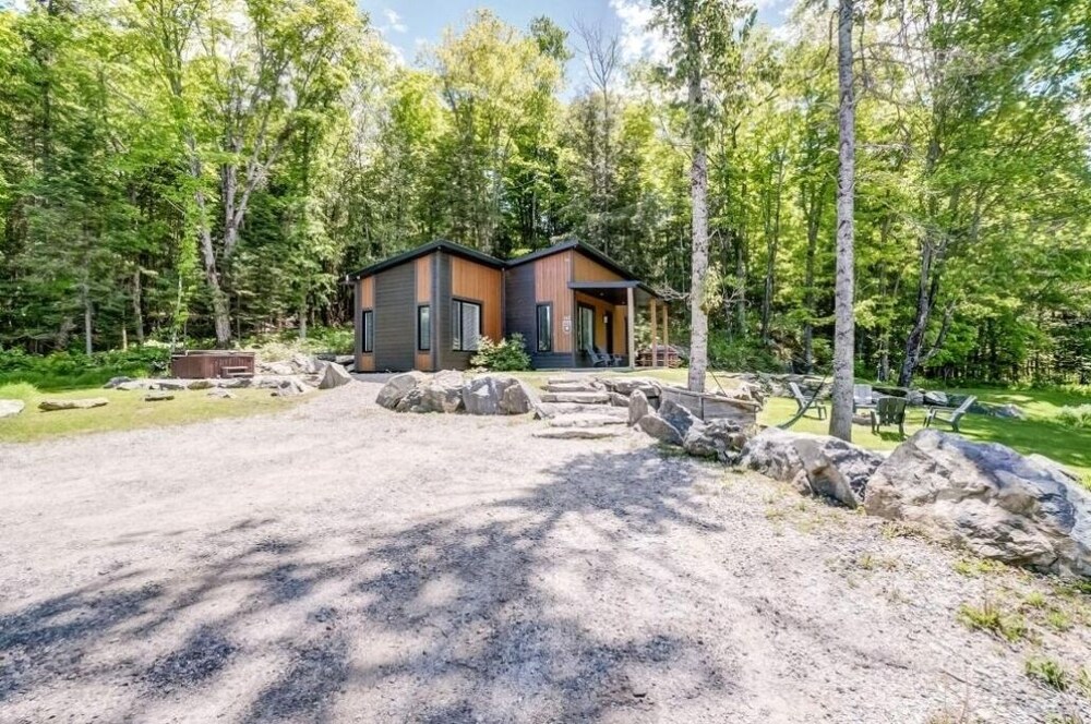 Waterfront Luxury chalet IILac Simon, Chénéville, QC Vacation Rental Cottage ByOwner