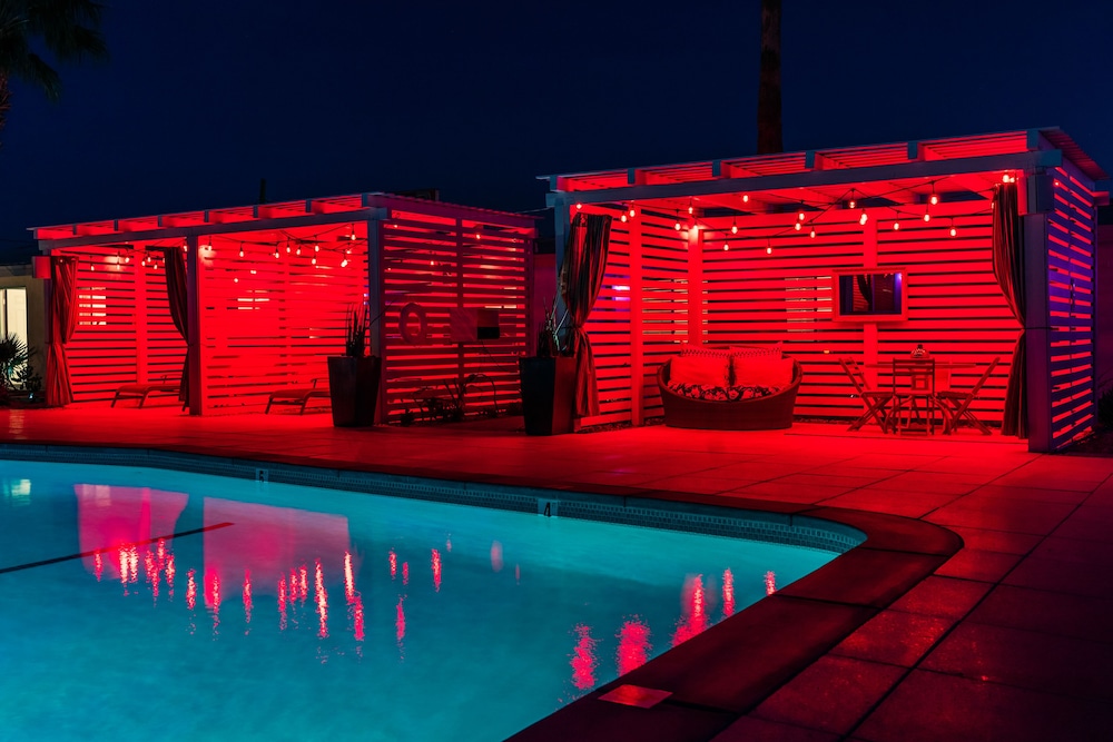 The O Spa + Resort RM 06 | Hot Mineral Spring Pools, Cannabis + Pet Friendly. 