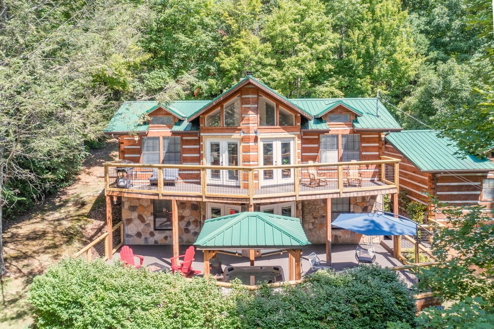 Grand Ole Mountain House: Hot Tub, Air Hockey, Arcade, Fire Pit, Nintendo Game C