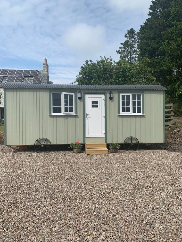 Remarkable Shepherds Hut in a Beautiful Location