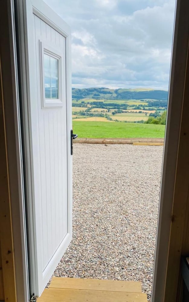 Remarkable Shepherds Hut in a Beautiful Location