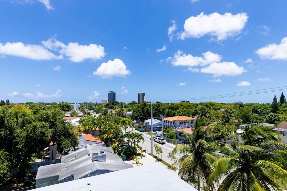 TH01 · Luxury townhouse w/ amazing rooftop & BBQ