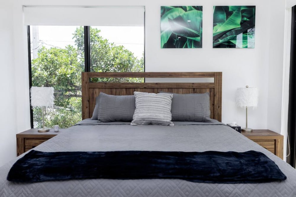 TH01 · Luxury townhouse w/ amazing rooftop & BBQ