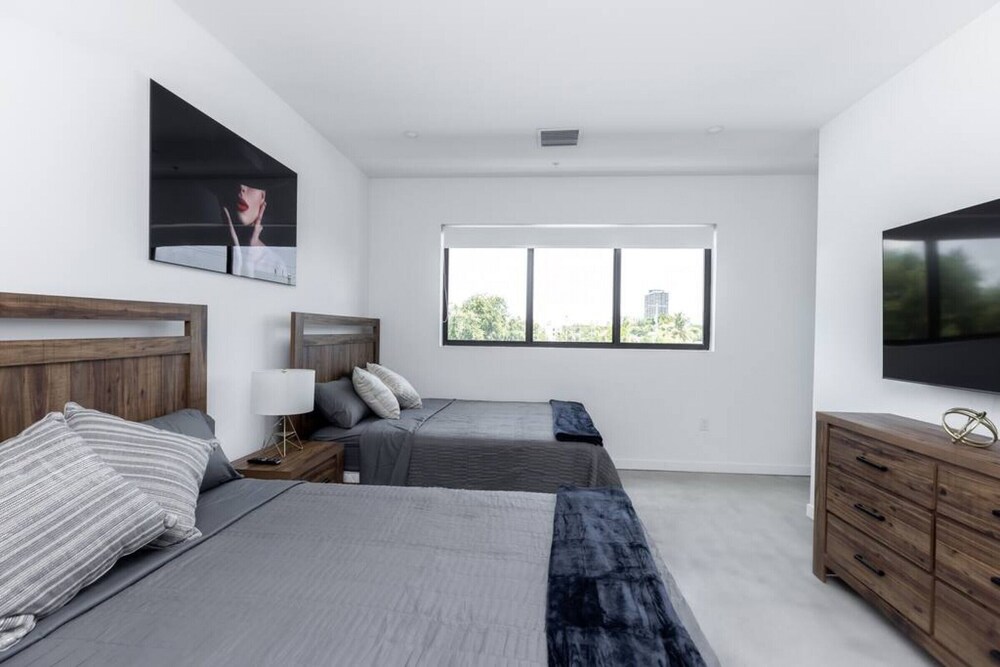 TH01 · Luxury townhouse w/ amazing rooftop & BBQ