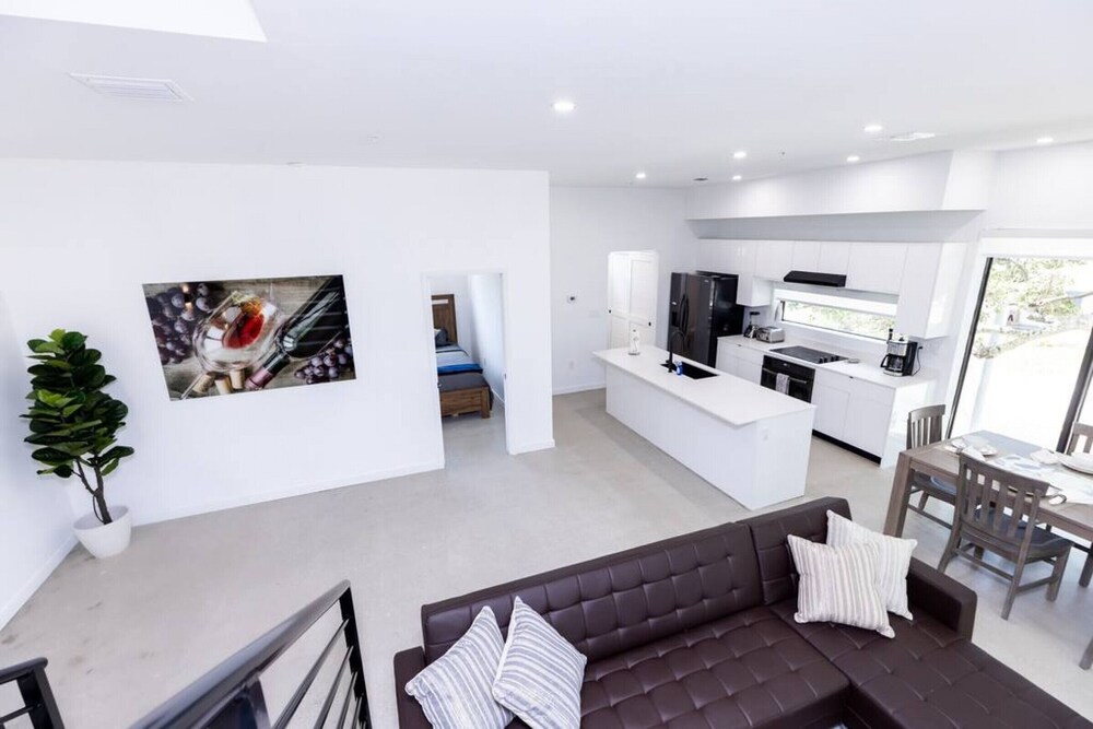 TH01 · Luxury townhouse w/ amazing rooftop & BBQ