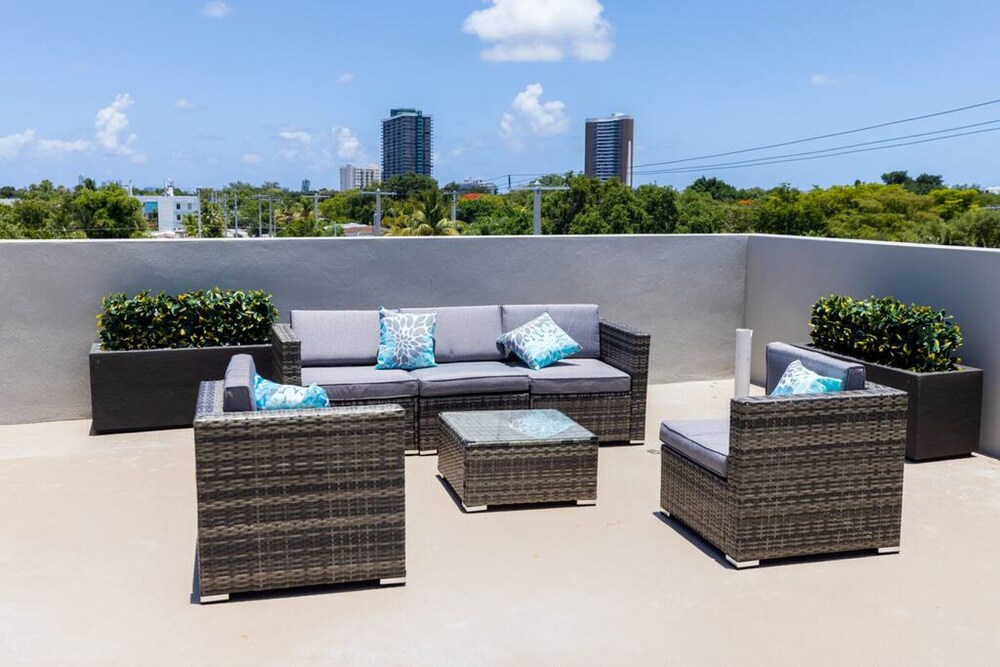 TH01 · Luxury townhouse w/ amazing rooftop & BBQ