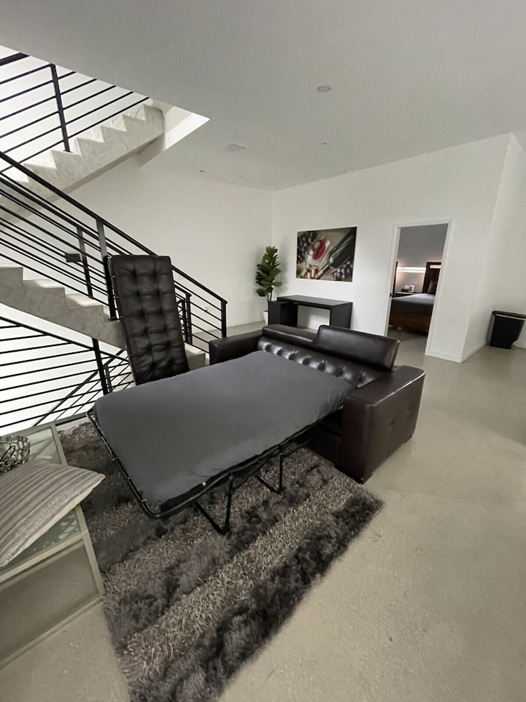 TH03  Townhome w/rooftop & BBQ