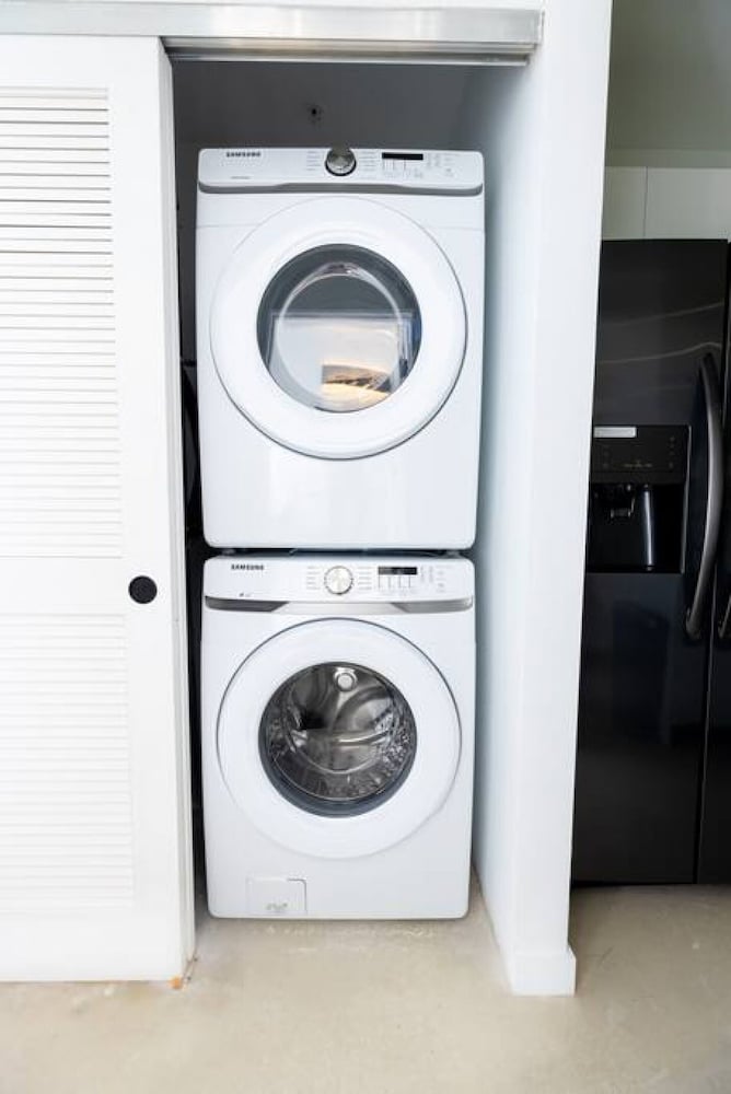 TH03  Townhome w/rooftop & BBQ