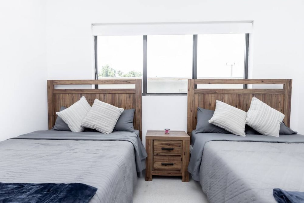 TH03  Townhome w/rooftop & BBQ