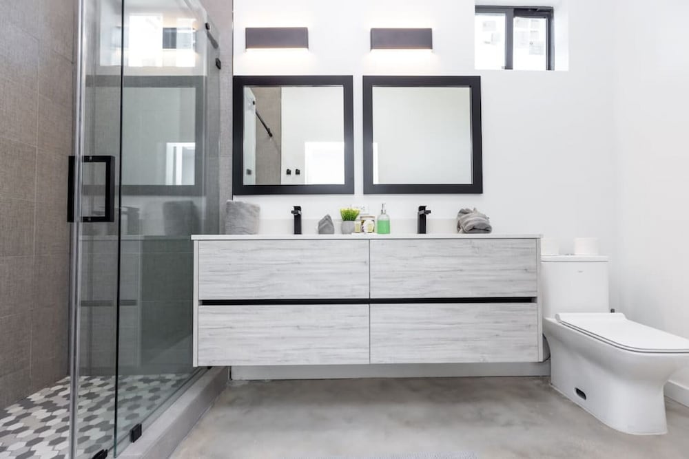 TH03  Townhome w/rooftop & BBQ