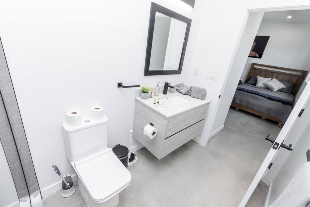 TH03  Townhome w/rooftop & BBQ