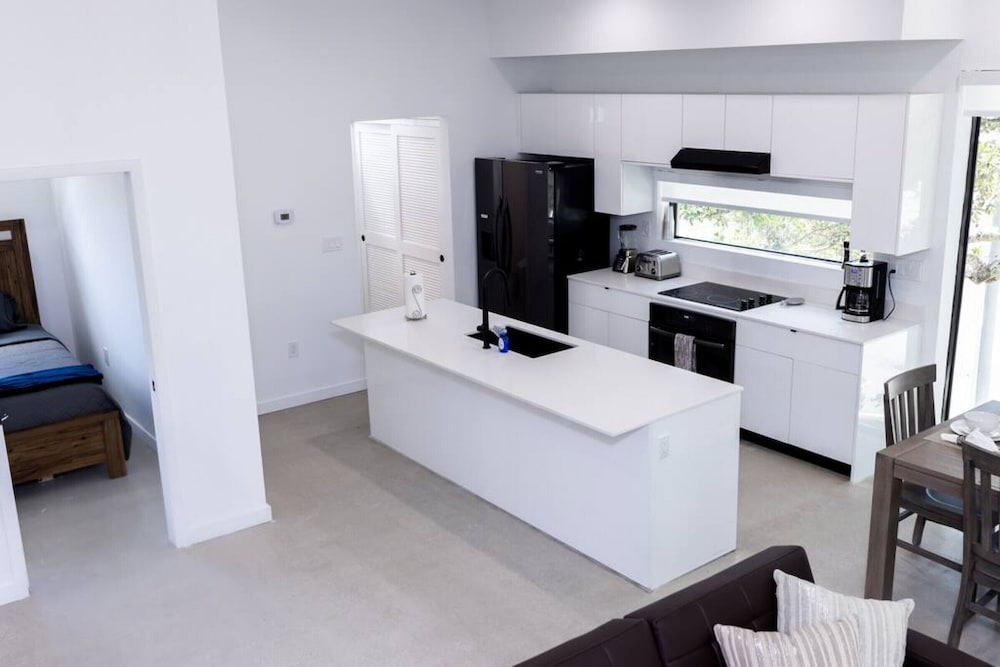 TH03  Townhome w/rooftop & BBQ