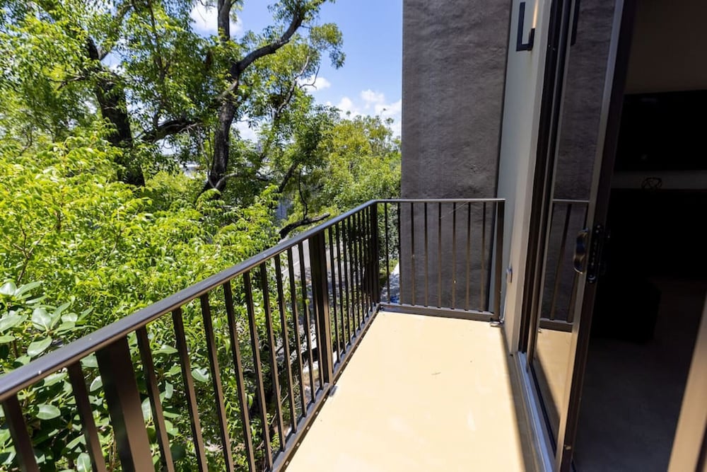 TH03  Townhome w/rooftop & BBQ